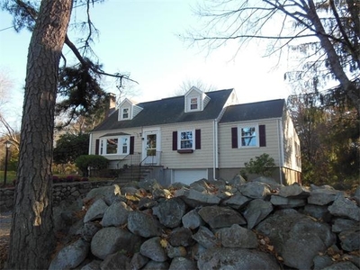14 Dudley Rd, Bedford, MA