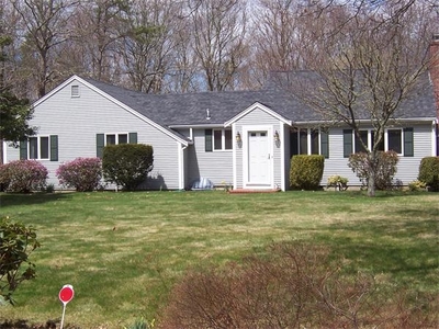 94 Wakeby Rd, Marstons Mills, MA