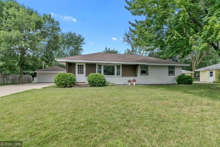 8836 Greenway Ave, Cottage Grove, MN