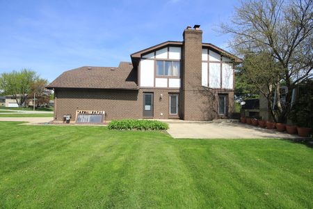 251 Bunting Ln, Bloomingdale, IL