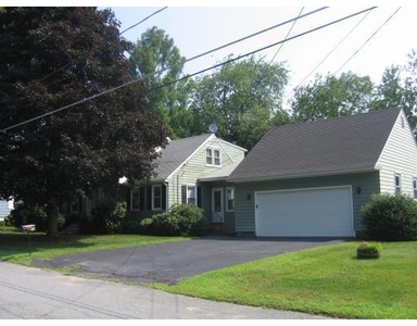 33 Country Ln, Leominster, MA