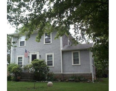 5 Cottage St, South Dartmouth, MA