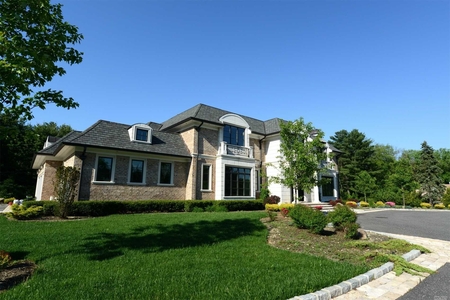 22 Rolling Hill Rd, Old Westbury, NY