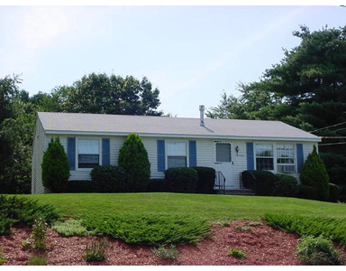 17 Old Common Rd, Lancaster, MA