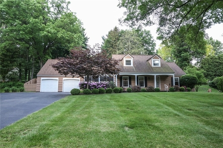 17 Pine Cone Dr, Pittsford, NY