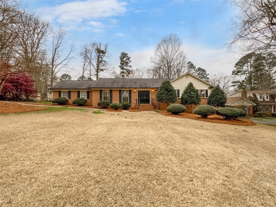 5815 Clubhouse Ct, Charlotte, NC