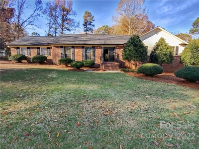 5815 Clubhouse Ct, Charlotte, NC