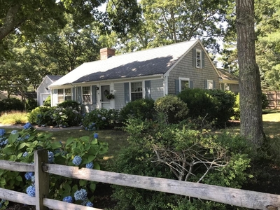 37 Bannister Ln, South Yarmouth, MA