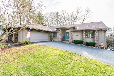 225 Pine Hill Rd, Spencerport, NY
