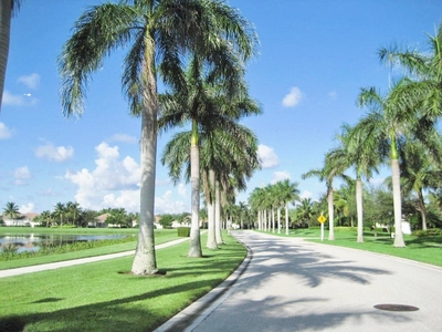667 Hudson Bay Dr, Palm Beach Gardens, FL