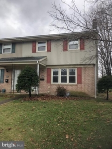 100 Pennbrook Ave, Robesonia, PA