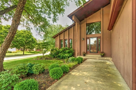 1096 Forest Glen Rd, Westerville, OH