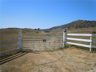 34767 Meadow View Ln, Caliente, CA