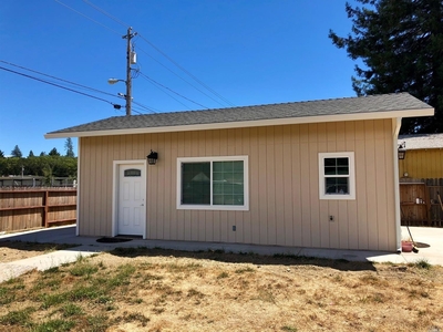 103 Franklin Ave, Willits, CA