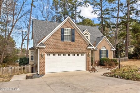 2 Sunset Dr, Whispering Pines, NC
