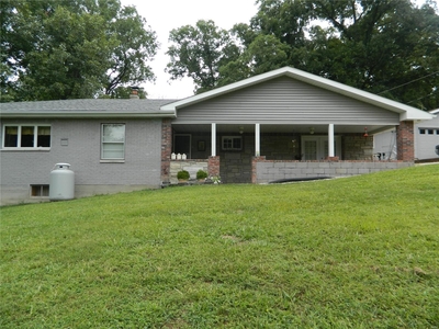 300 Christopher Dr, Perryville, MO
