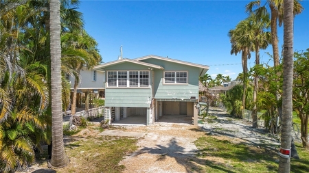 125 Coconut Dr, Fort Myers Beach, FL