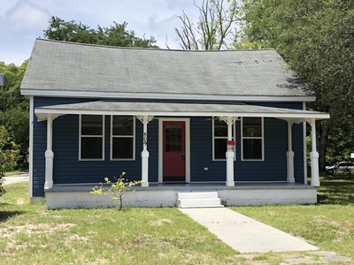 809 Clarendon Ave, Southport, NC