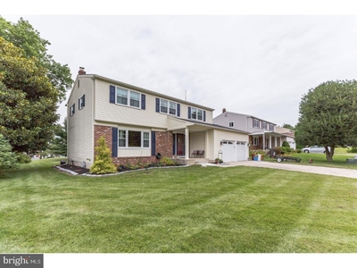 5 Bently Dr, Sewell, NJ