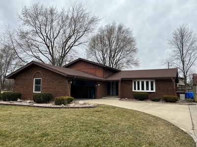 643 Country Ln, Beecher, IL
