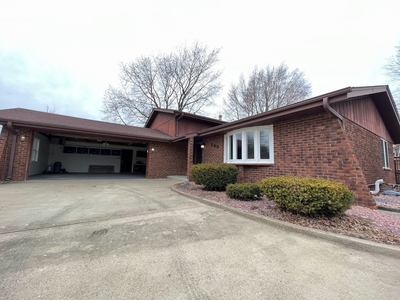 643 Country Ln, Beecher, IL