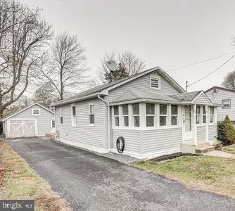 36 Lakeview Ave, Pennsville, NJ