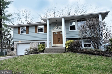 162 Central Ct, Woodbury Heights, NJ
