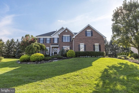140 Country Club Dr, Moorestown, NJ