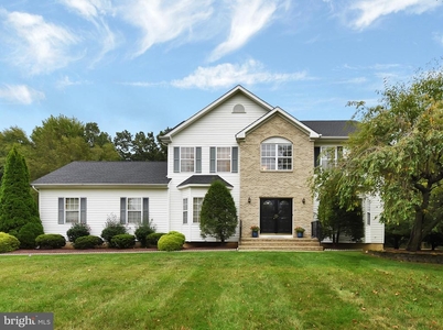 39 Tanager Ln, Robbinsville, NJ