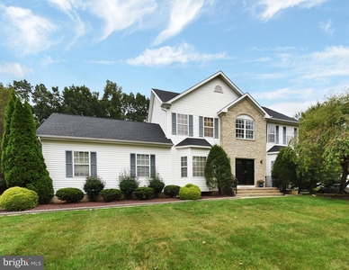 39 Tanager Ln, Robbinsville, NJ