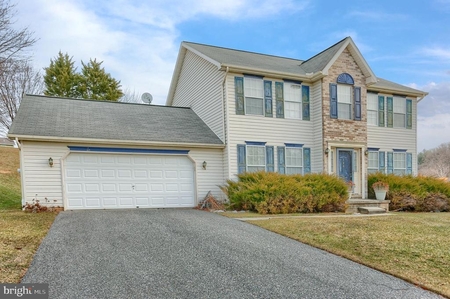 188 Switchpoint Dr, Stewartstown, PA