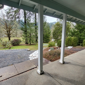 1020 Placer Rd, Wolf Creek, OR