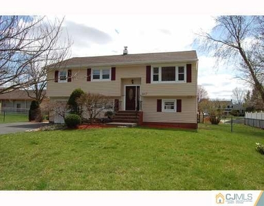 247 Fisher Ave, Piscataway, NJ