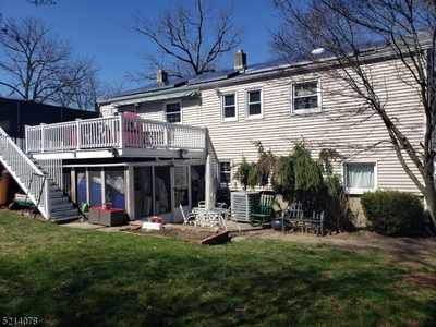 38 Holiday Dr, Hopatcong, NJ