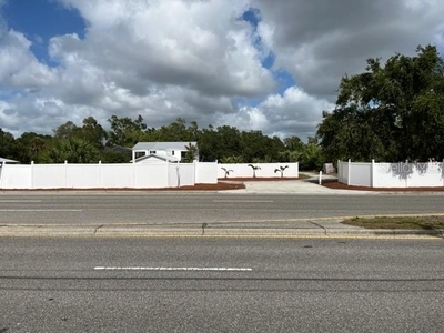 4905 Swift Rd, Sarasota, FL
