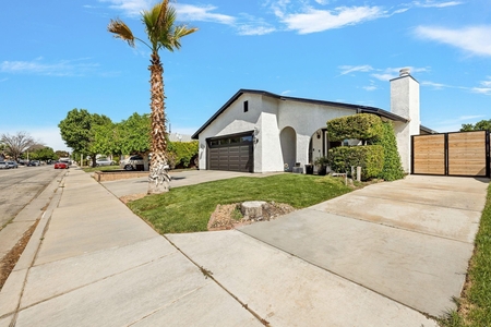 1121 Chagal Ave, Lancaster, CA
