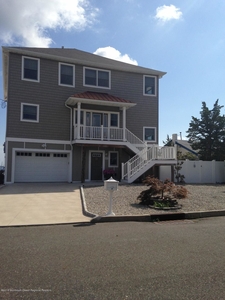 27 Cove Point Rd, Toms River, NJ
