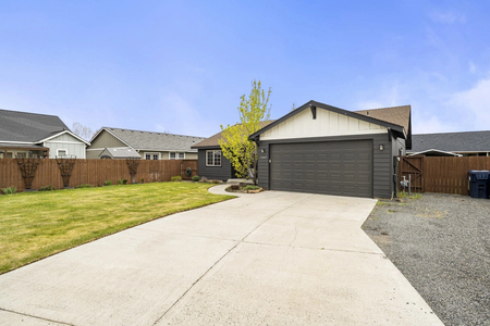 1167 Nw Redwood Ave, Redmond, OR