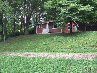 7 Grefe Rd, Scaly Mountain, NC