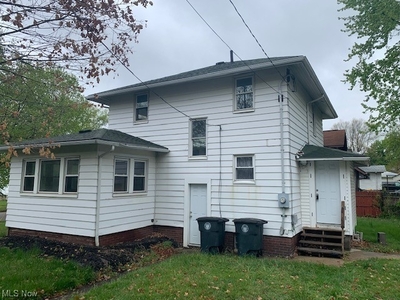 211 Para Ave, Akron, OH