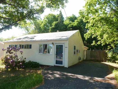 12 Riverview Dr, Schenectady, NY