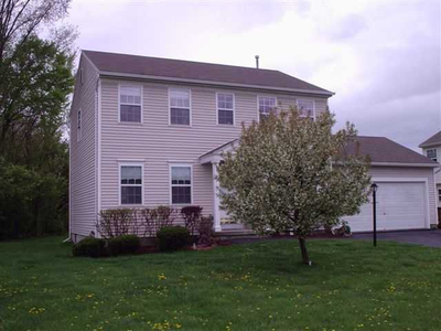18 Falcon Chase, Rensselaer, NY