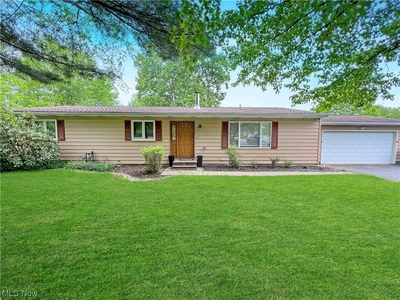 5073 Chillicothe Rd, Chagrin Falls, OH