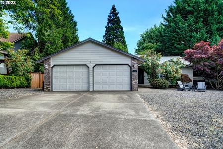 166 Nw Cherry St, Dundee, OR