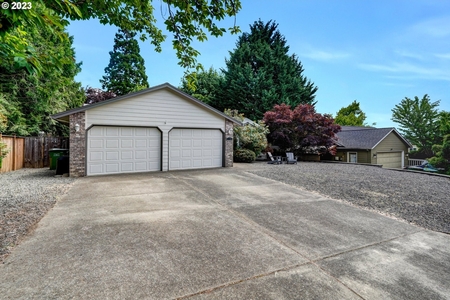 166 Nw Cherry St, Dundee, OR