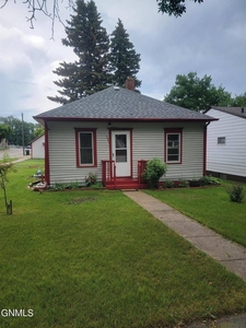 321 Nw 2nd St, Linton, ND