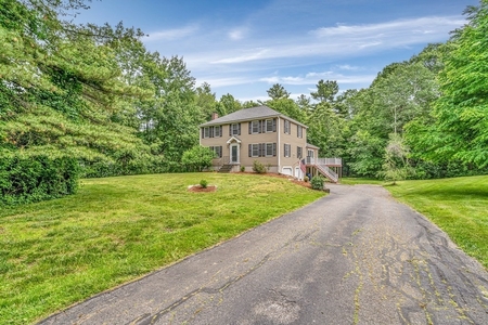 10 Blueberry Hill Rd, Medway, MA