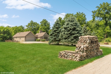 21424 S River Rd, Frankfort, IL