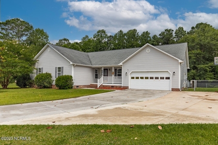 304 Old Pine Ct, Richlands, NC