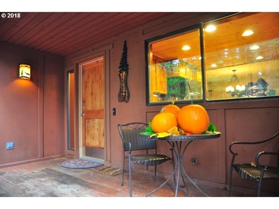 72683 E Village Loop Rd, Rhododendron, OR